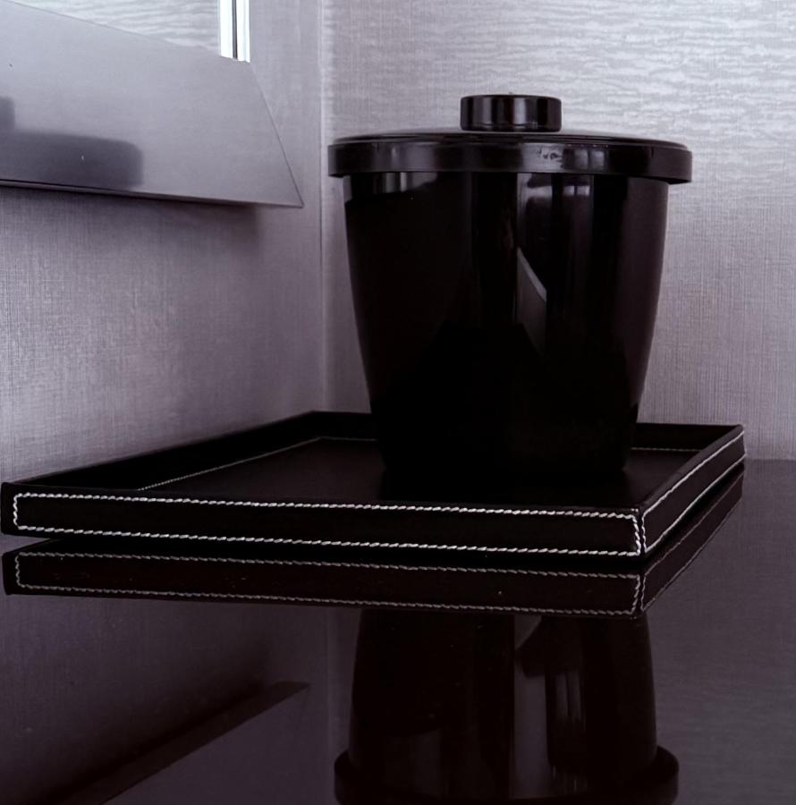 | Umbrella Hotel Bronx