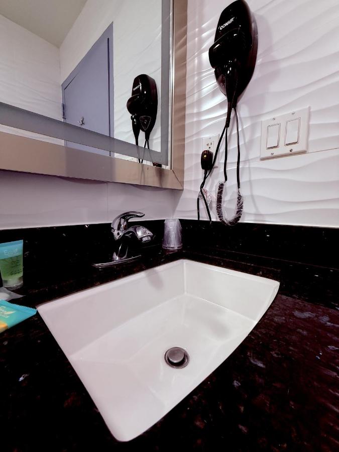 | Umbrella Hotel Bronx