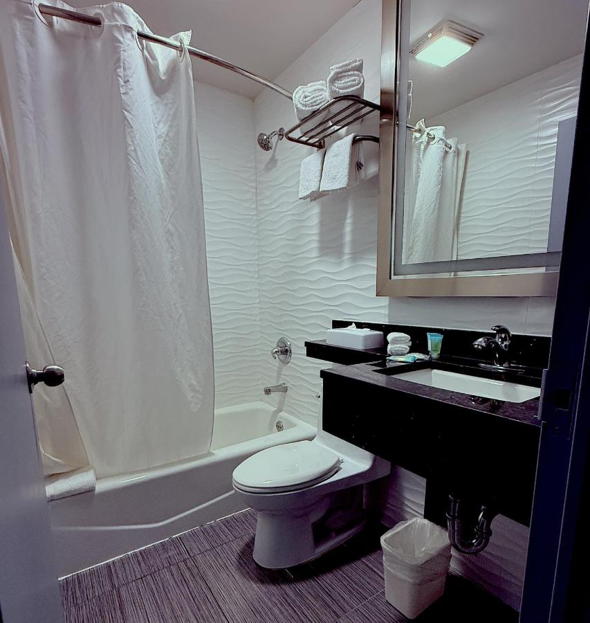 | Umbrella Hotel Bronx
