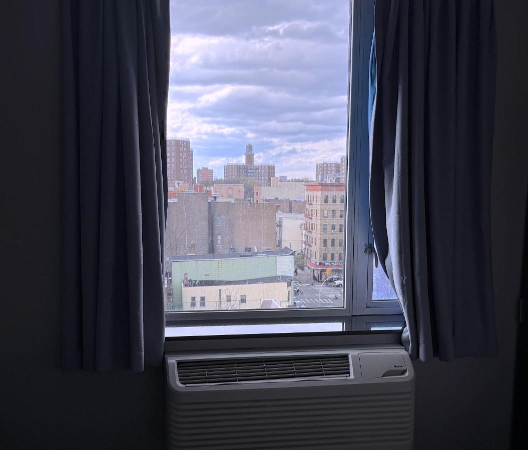 | Umbrella Hotel Bronx