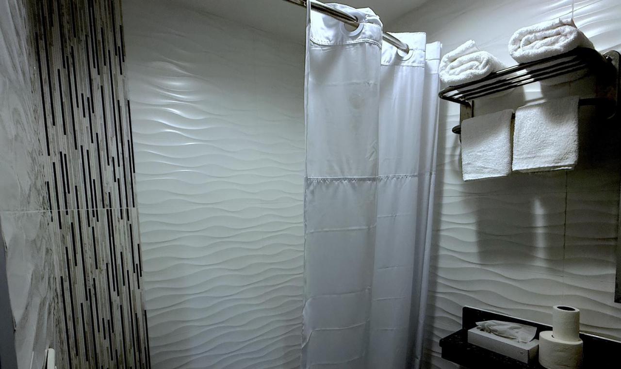 | Umbrella Hotel Bronx