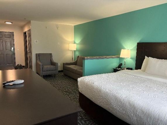 | Quality Inn & Suites