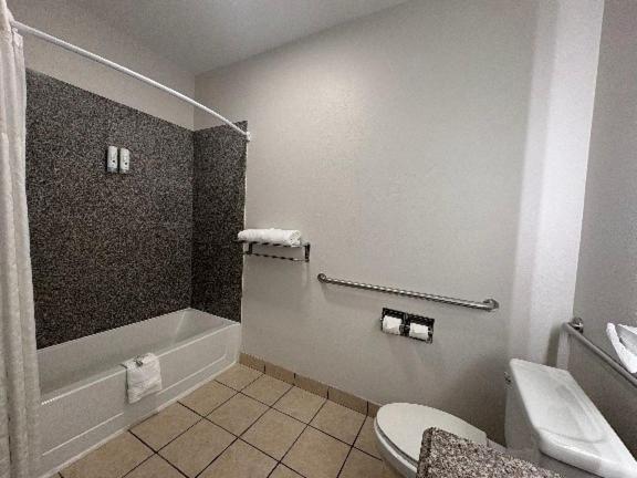 | Quality Inn & Suites