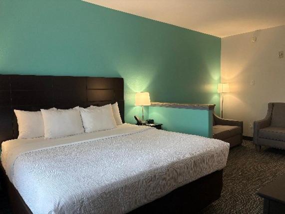 | Quality Inn & Suites