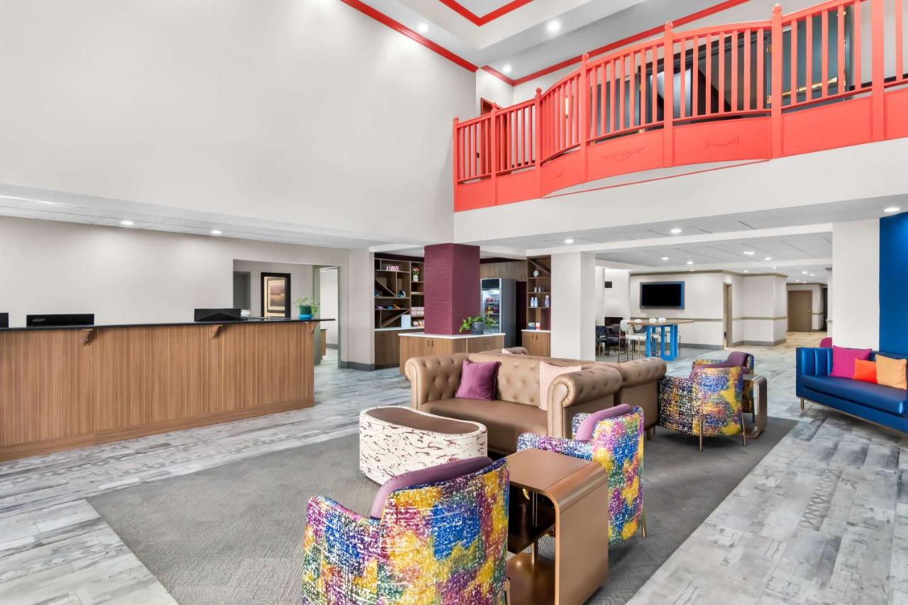 | Big Country Hotel & Suites