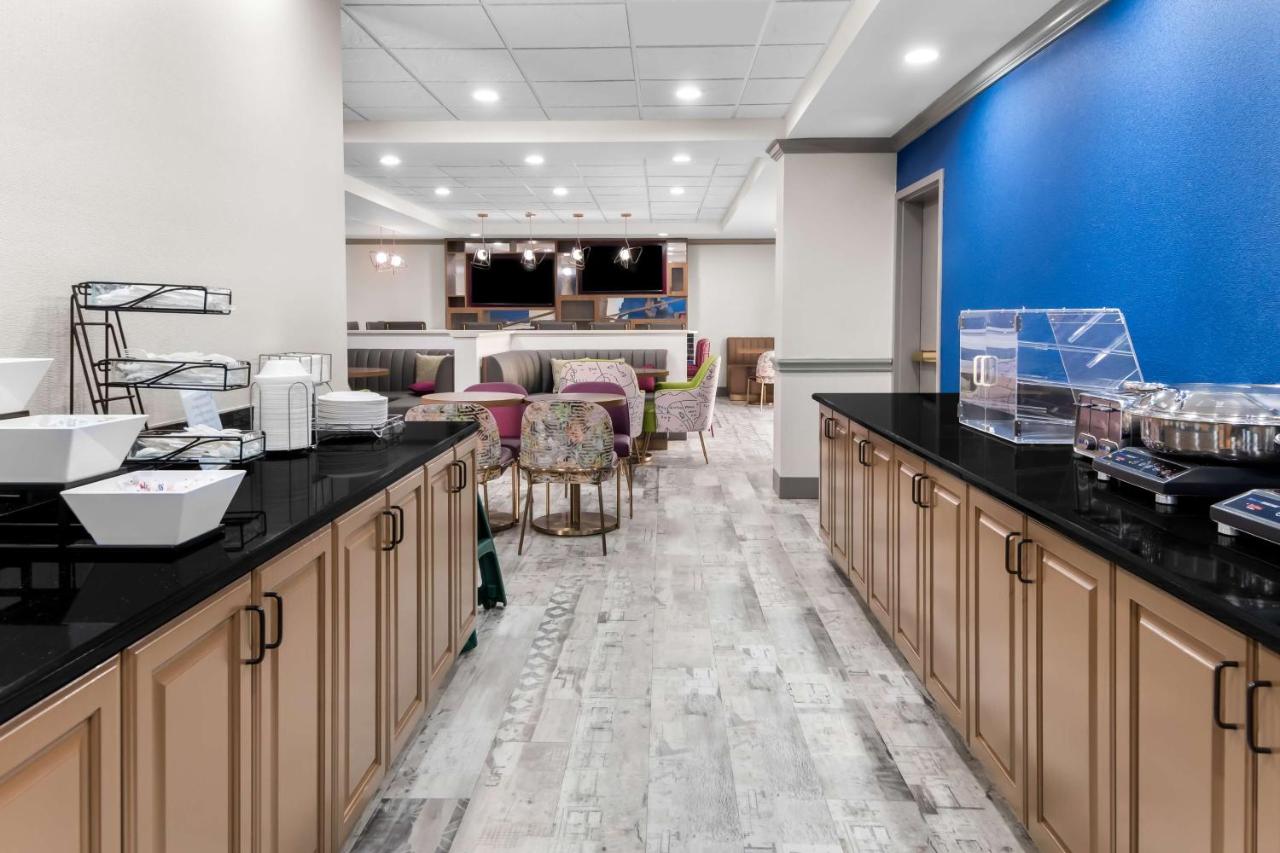 | Big Country Hotel & Suites