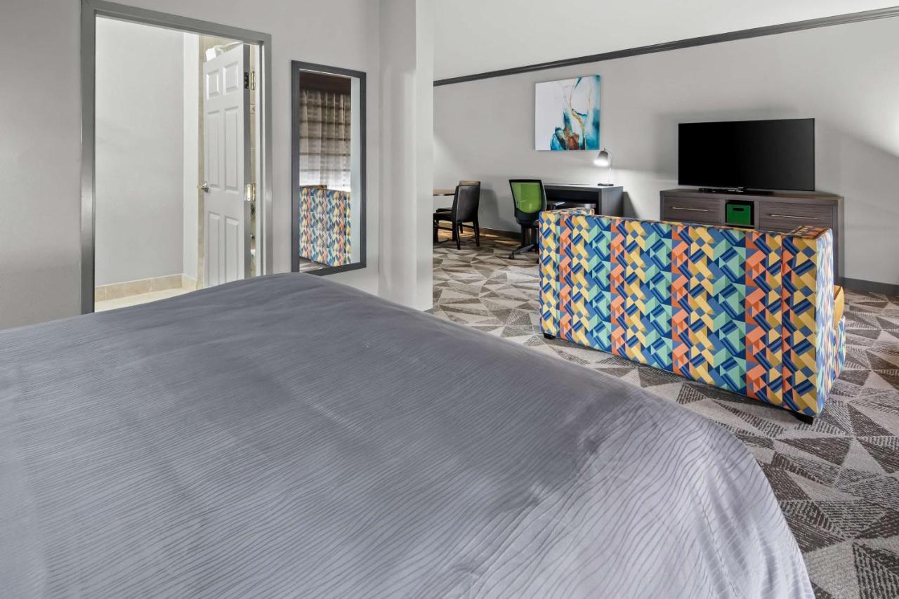 | Big Country Hotel & Suites