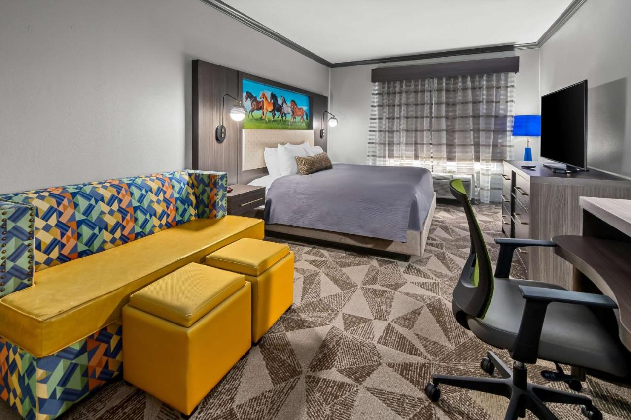 | Big Country Hotel & Suites