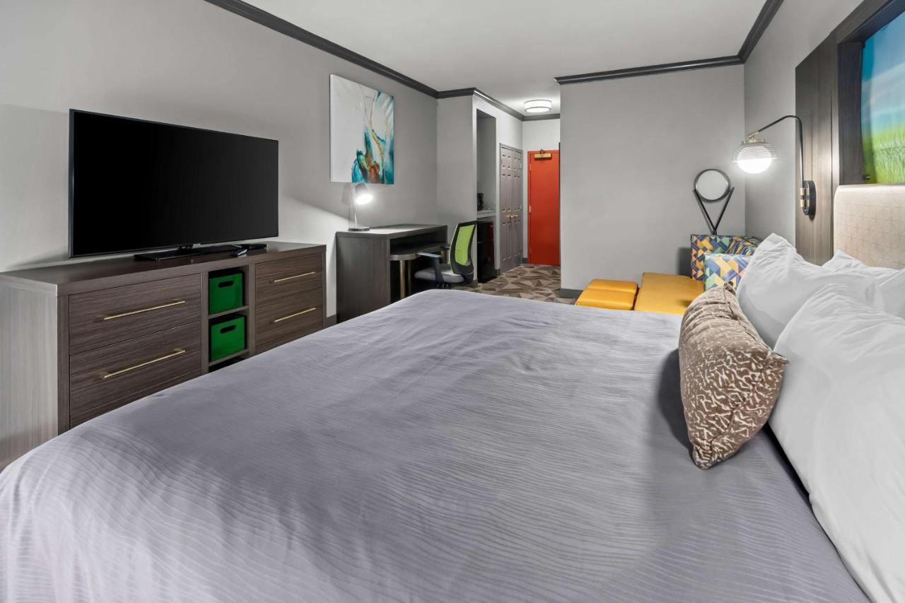 | Big Country Hotel & Suites
