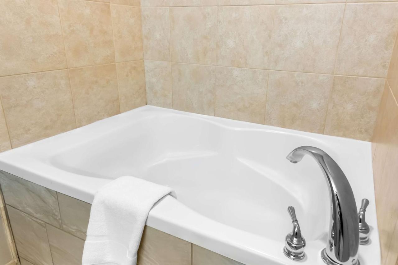 | Big Country Hotel & Suites