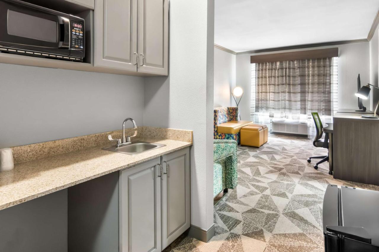 | Big Country Hotel & Suites