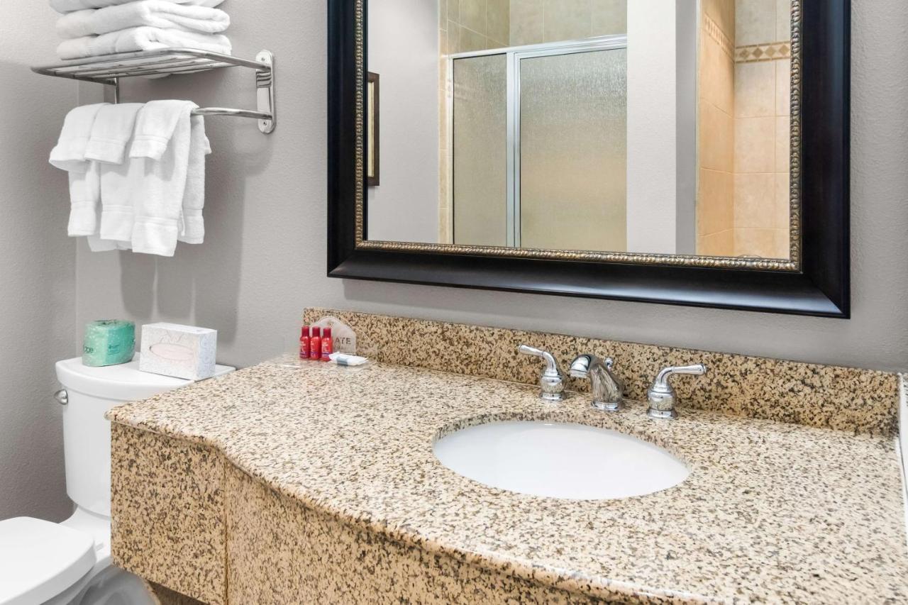| Big Country Hotel & Suites