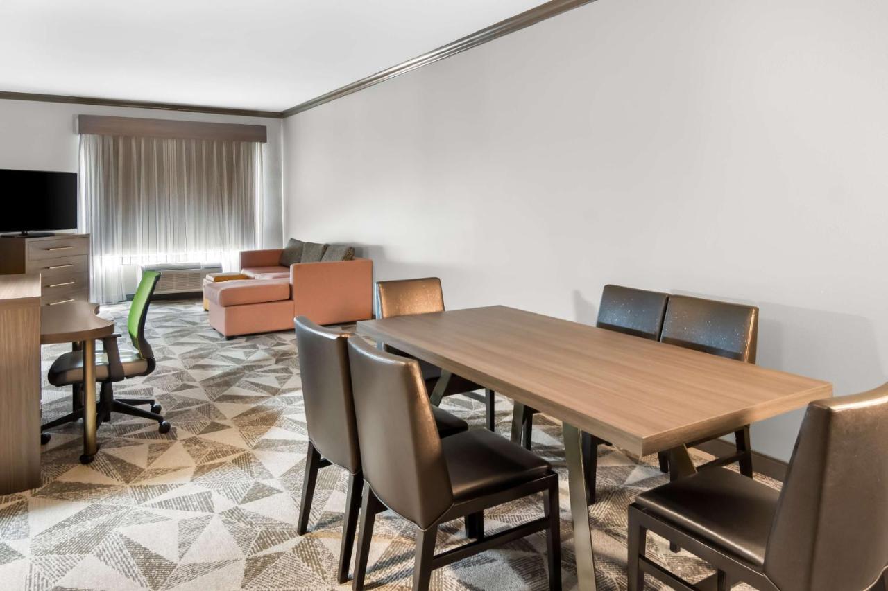  | Big Country Hotel & Suites