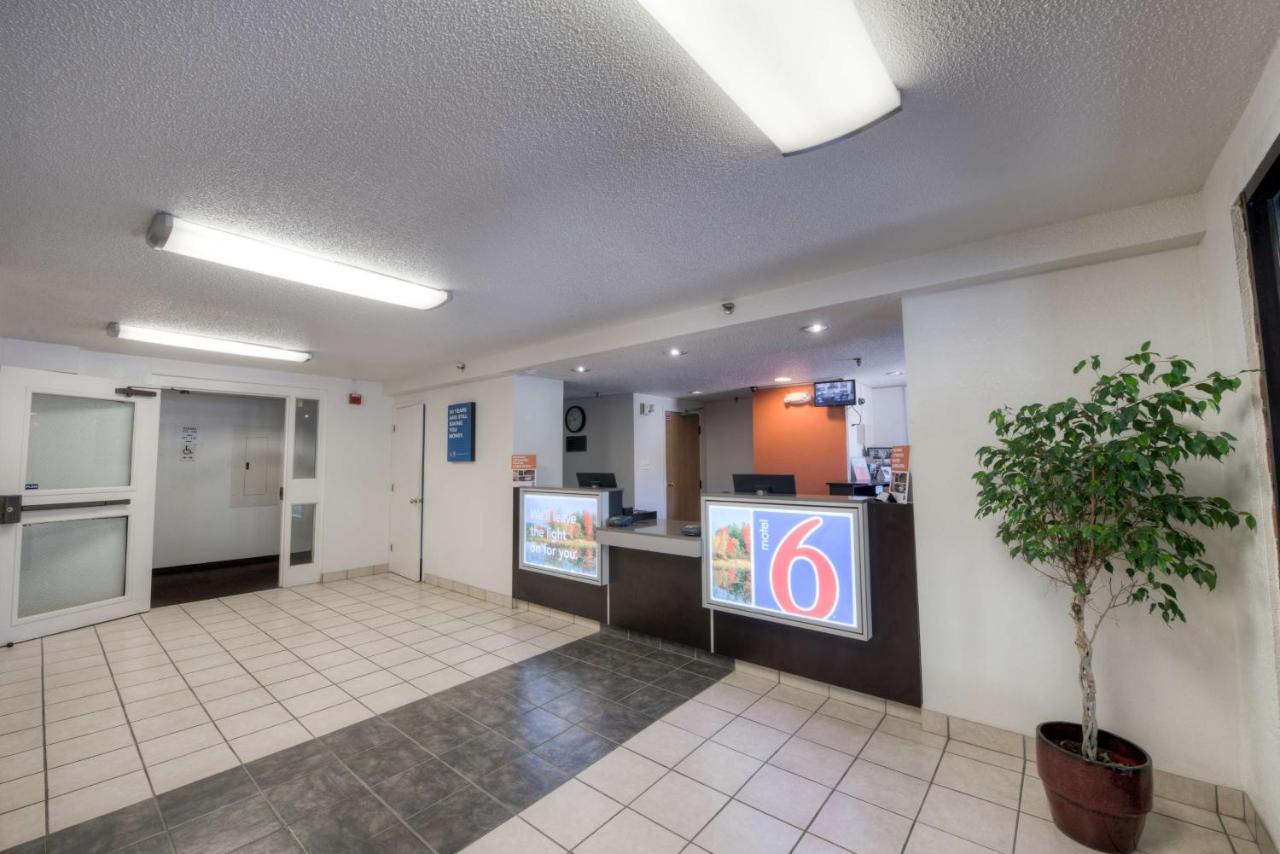  | Motel 6-Branford, CT - New Haven