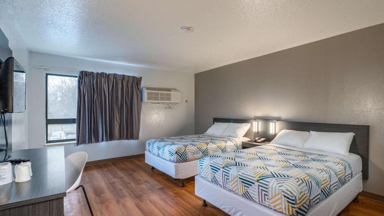 | Motel 6-Branford, CT - New Haven
