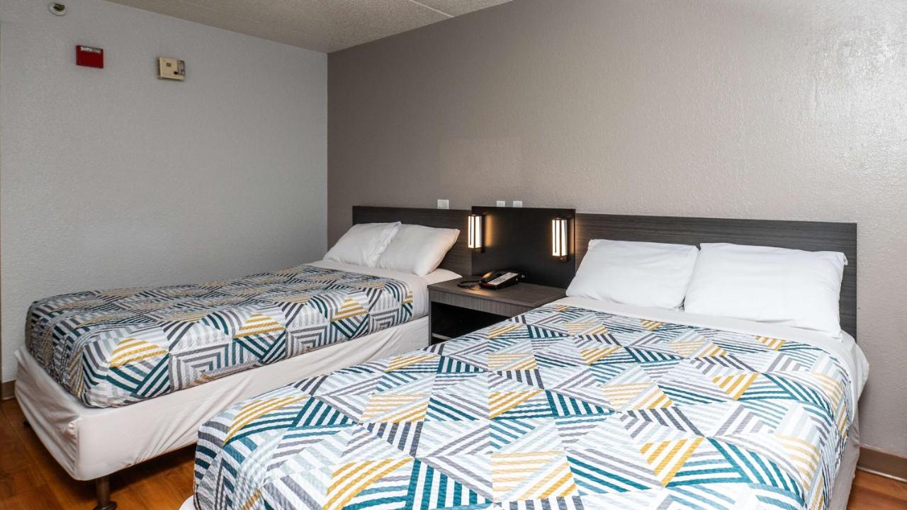 | Motel 6-Branford, CT - New Haven
