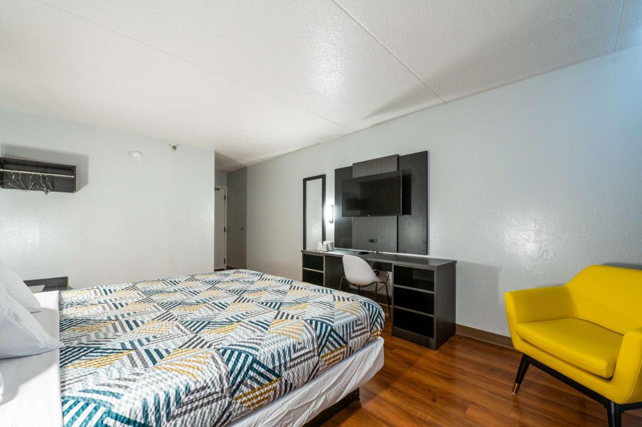 | Motel 6-Branford, CT - New Haven