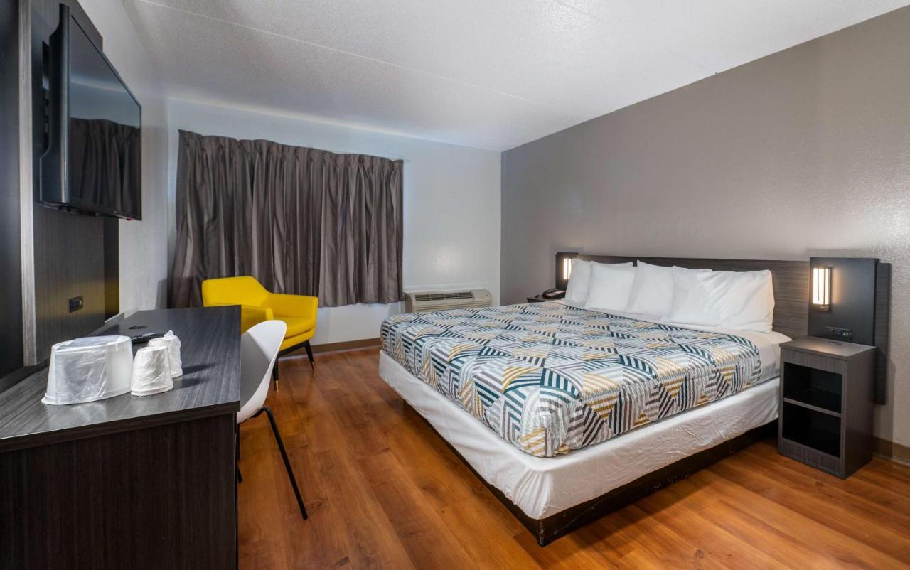 | Motel 6-Branford, CT - New Haven