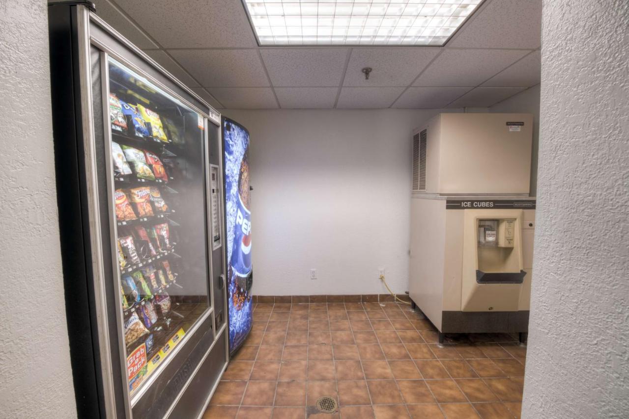 | Motel 6-Branford, CT - New Haven