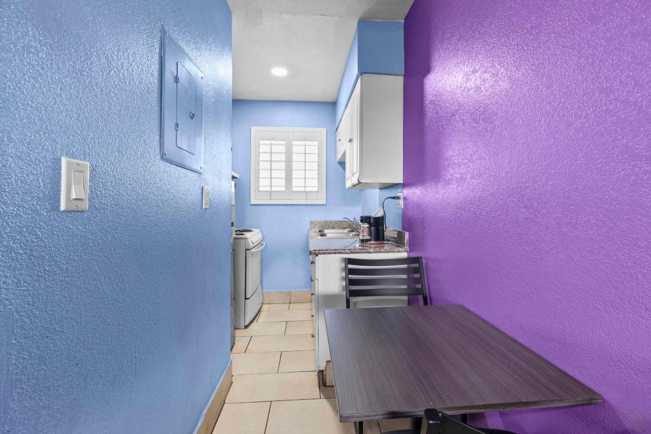  | American Executive Inn Mesa