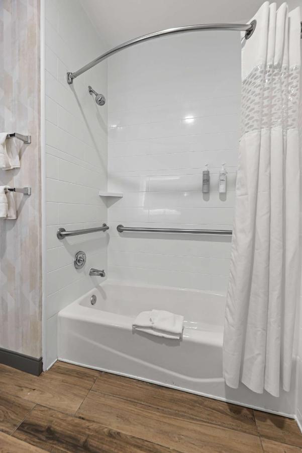 Queen Room with Two Queen Beds - Hearing Accessible with Bathtub at Hampton Inn Seguin