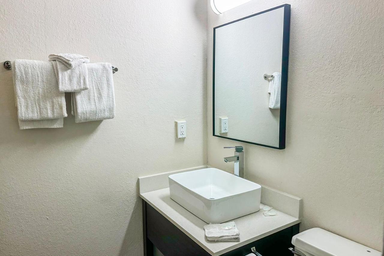  | Jackson Hotel & Convention Center