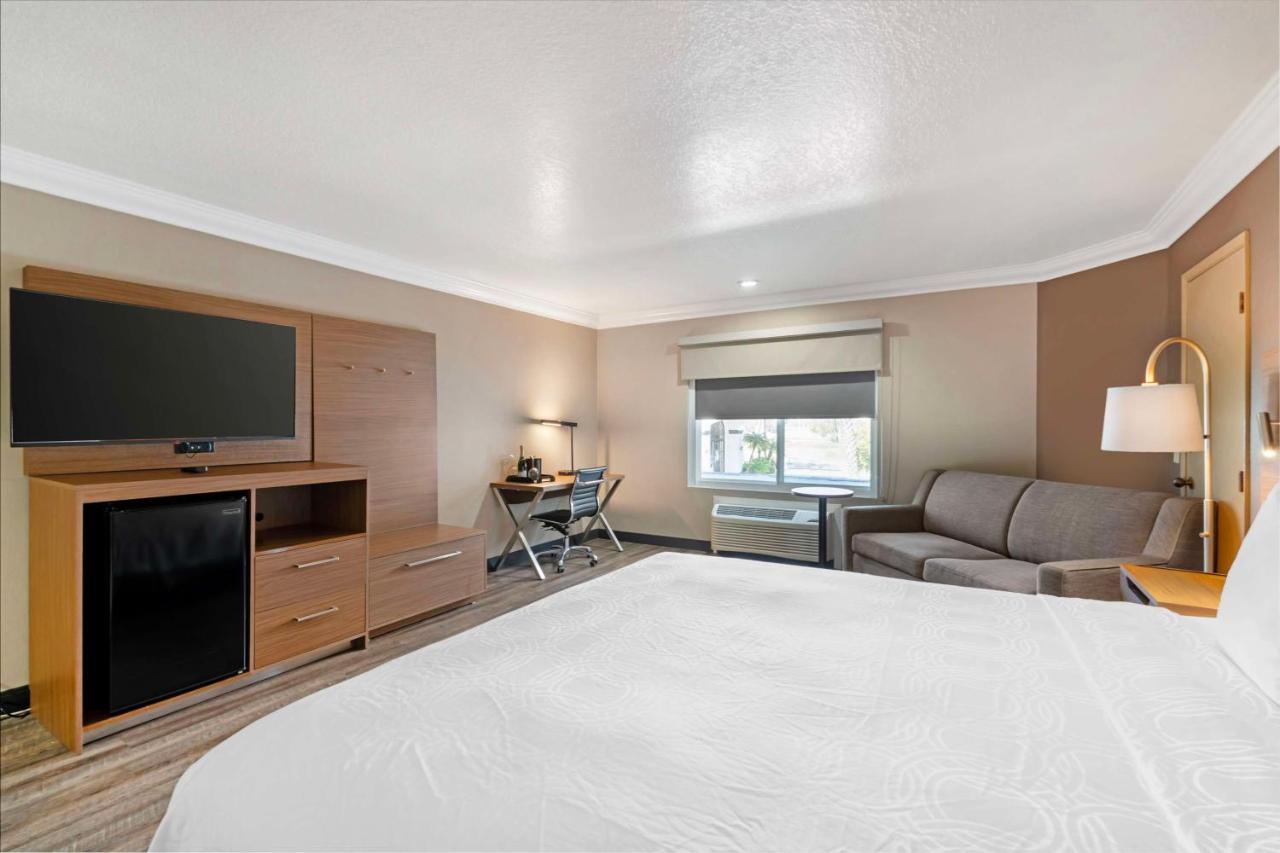 King Room with Sofa Bed and Jacuzzi at Best Western Plus Newport Mesa Inn