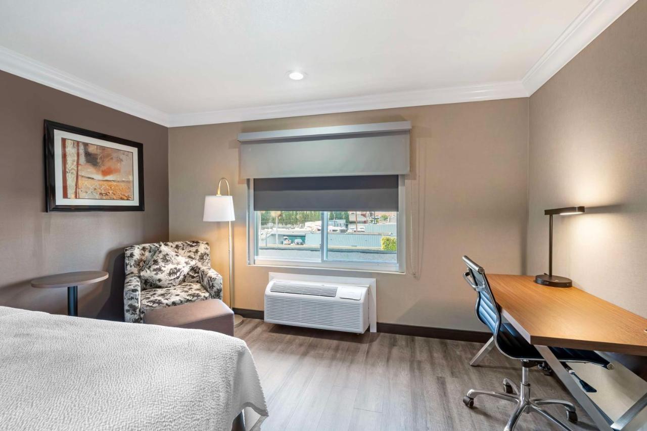 Executive Queen Room with Two Queen Beds at Best Western Plus Newport Mesa Inn