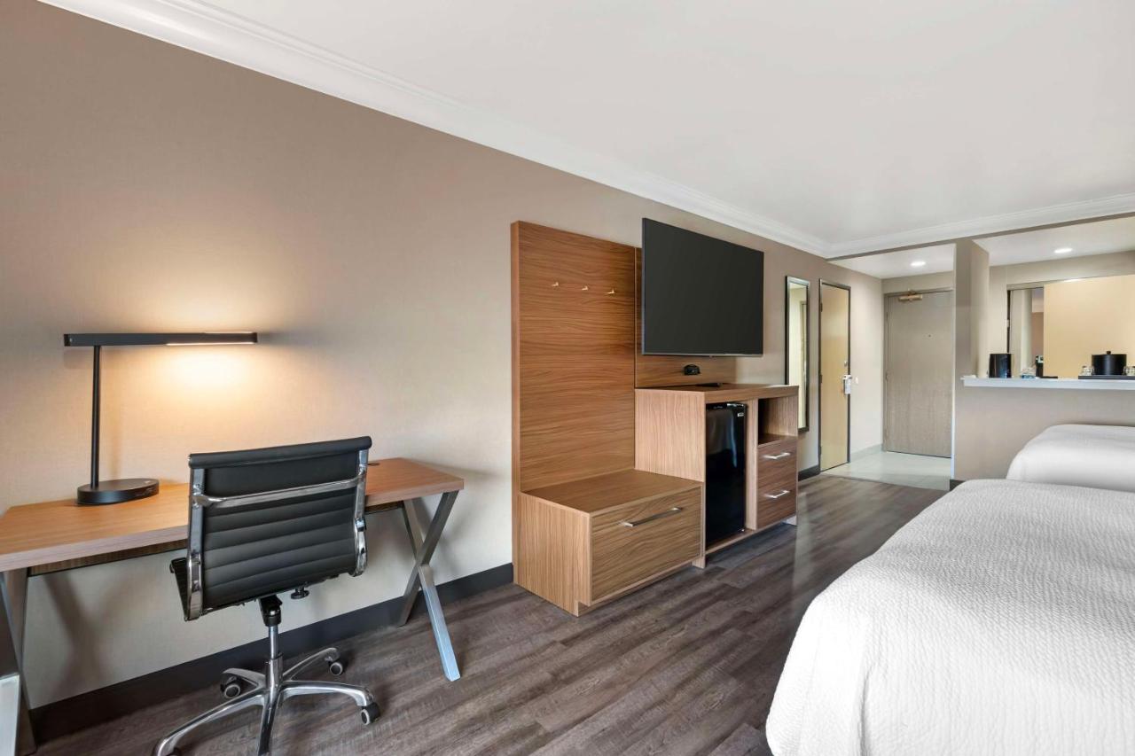 Executive Queen Room with Two Queen Beds at Best Western Plus Newport Mesa Inn