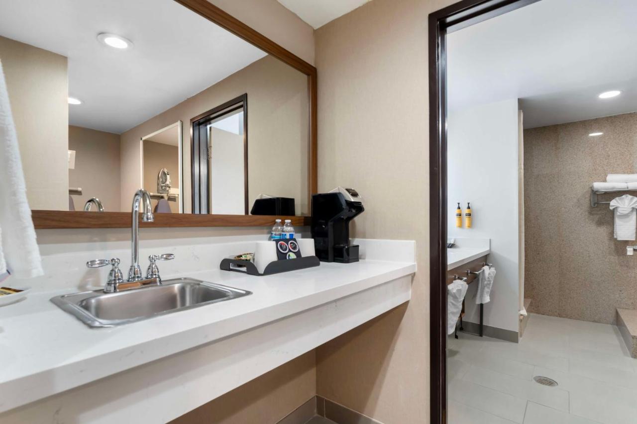 King Room with Sofa Bed and Jacuzzi at Best Western Plus Newport Mesa Inn
