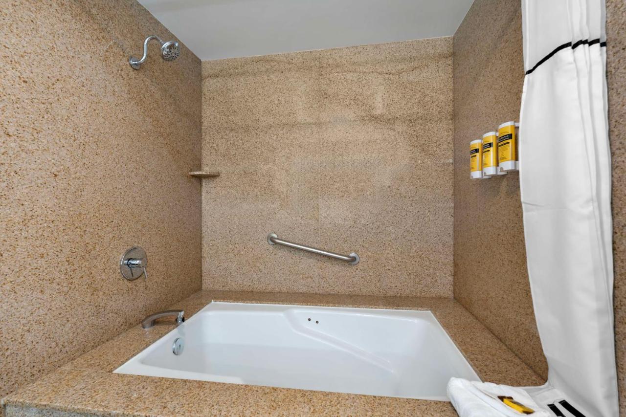 King Room with Wet Bar at Best Western Plus Newport Mesa Inn
