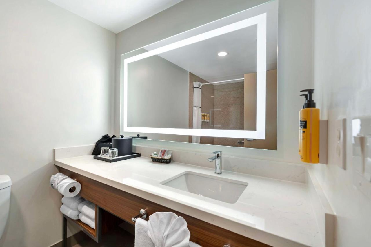 King Room with Wet Bar at Best Western Plus Newport Mesa Inn