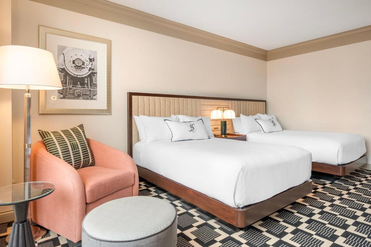 Premier Cityview Room - 2 Double Beds at Omni Severin Hotel
