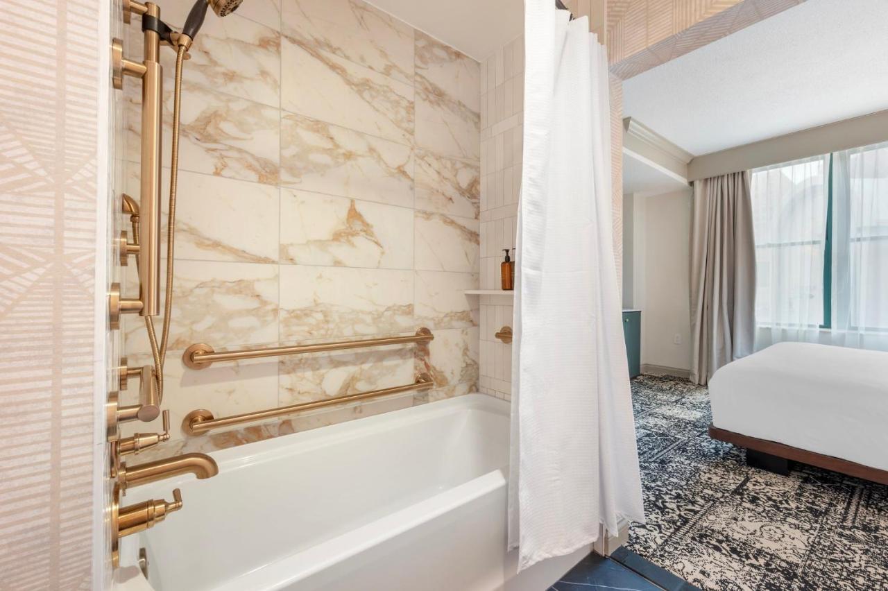 | Omni Severin Hotel
