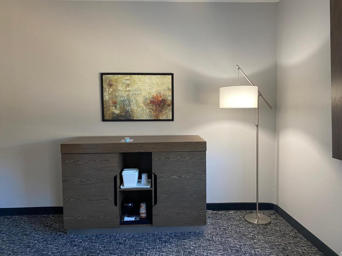King Suite - Non-Smoking at Comfort Inn and Suites Near Lake Guntersville