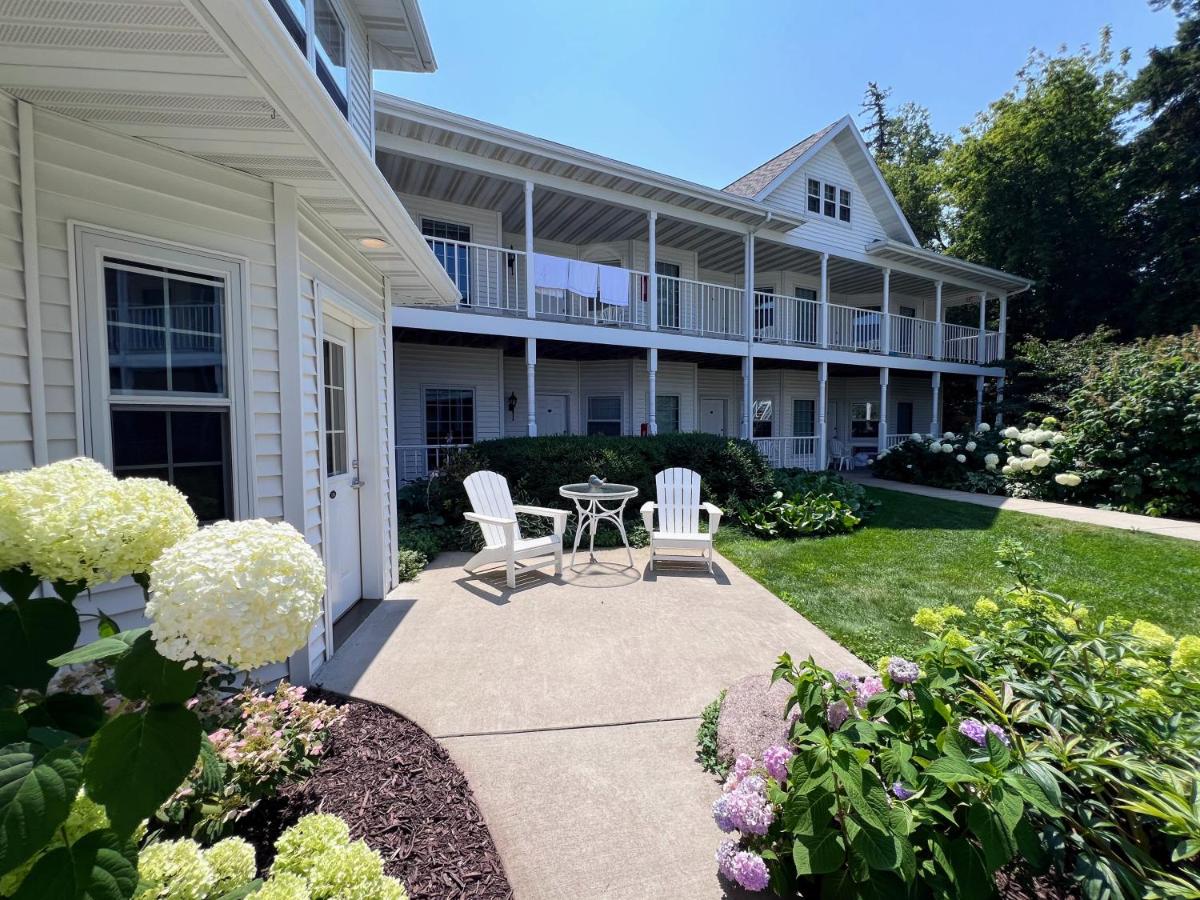 | Bay Breeze Resort