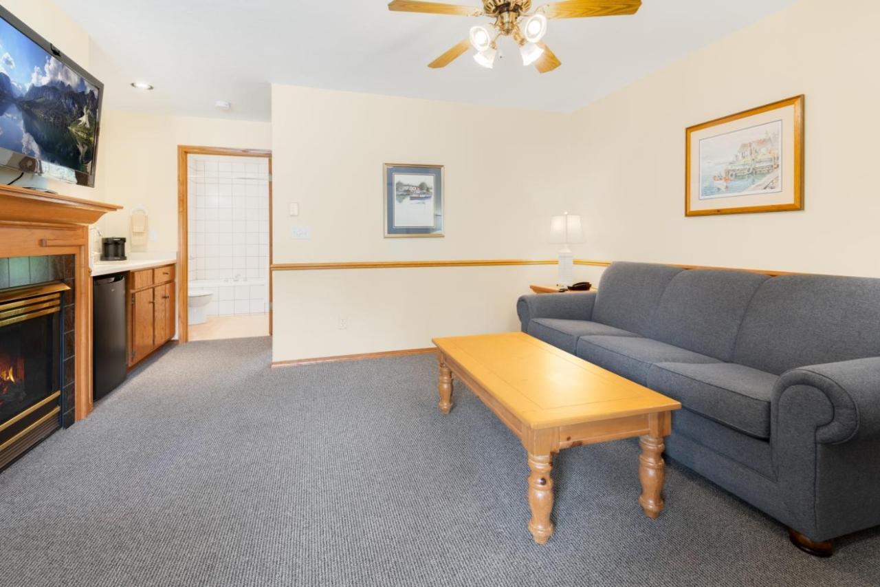 | Bay Breeze Resort