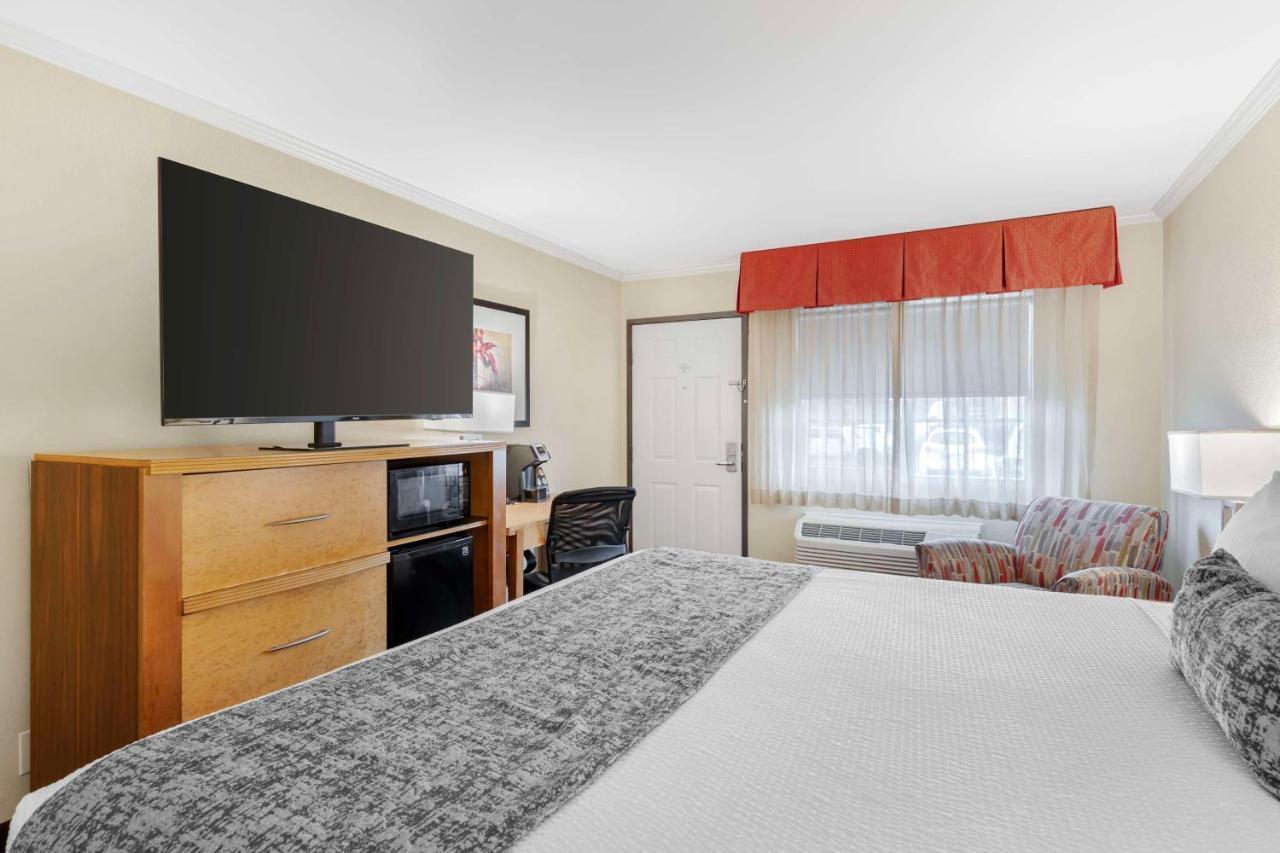 Business King Room - Non-Smoking at Best Western Plus Ontario Airport & Convention Center