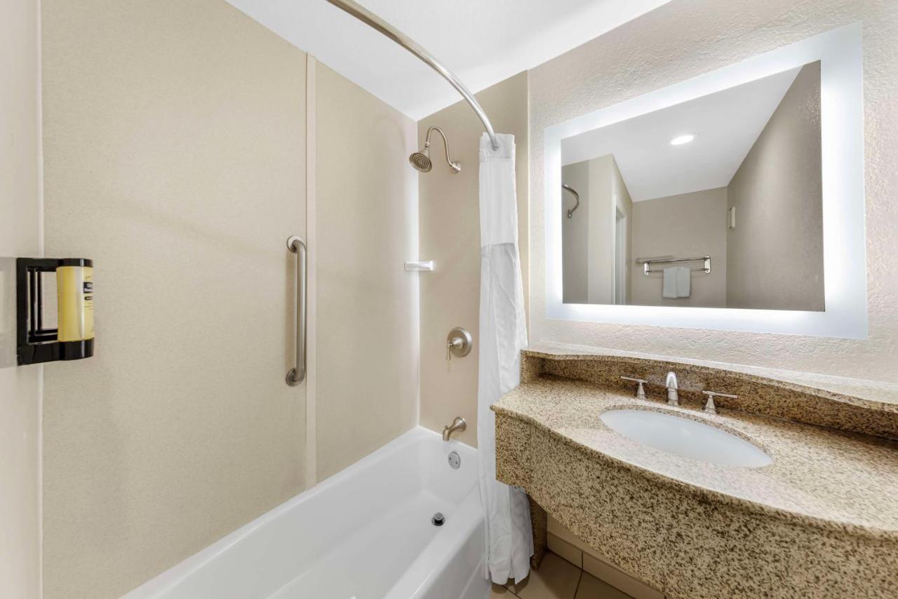 Business King Room - Non-Smoking at Best Western Plus Ontario Airport & Convention Center