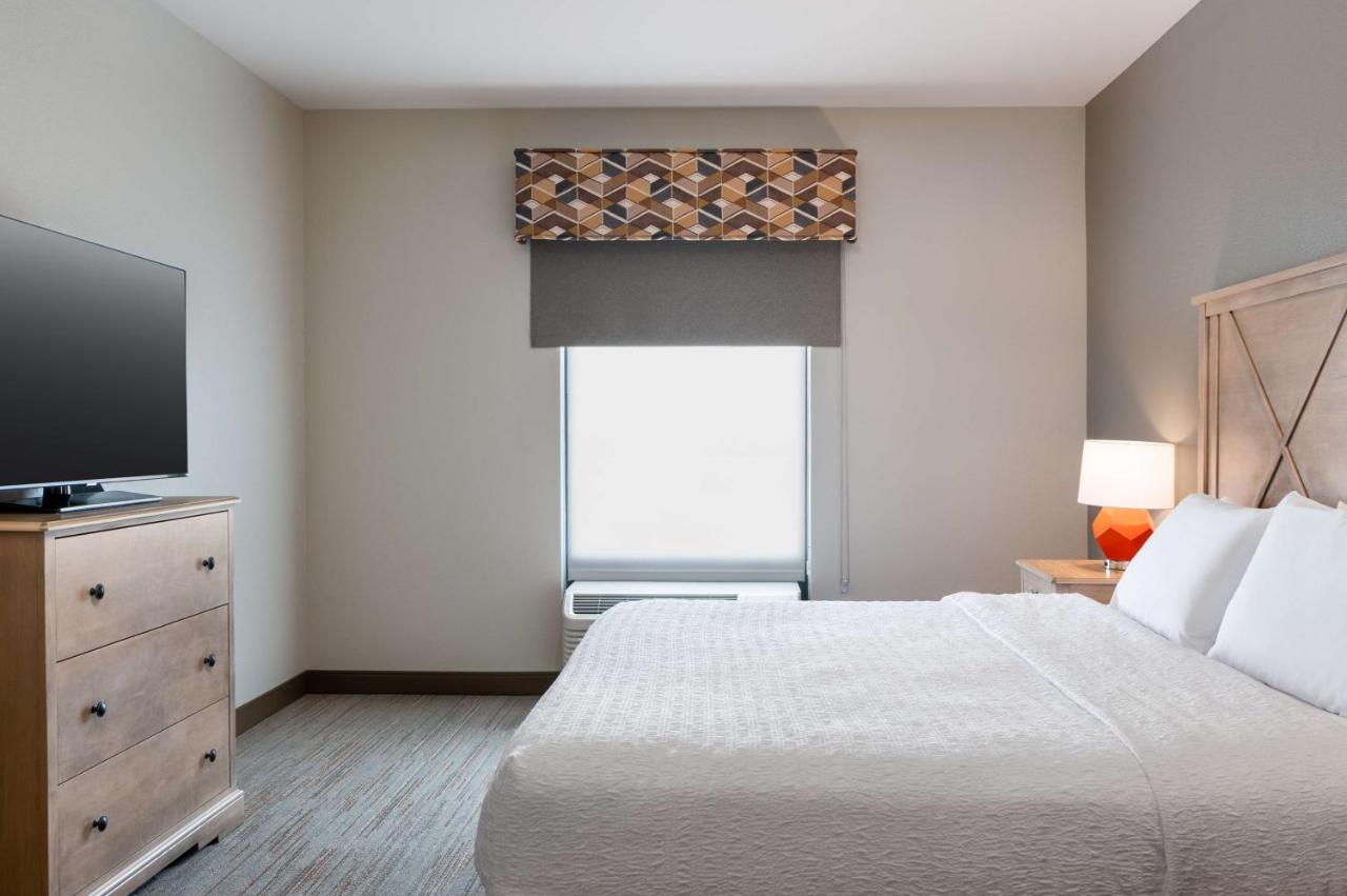One-Bedroom King Suite - Non-Smoking at Hampton Inn & Suites Dodge City