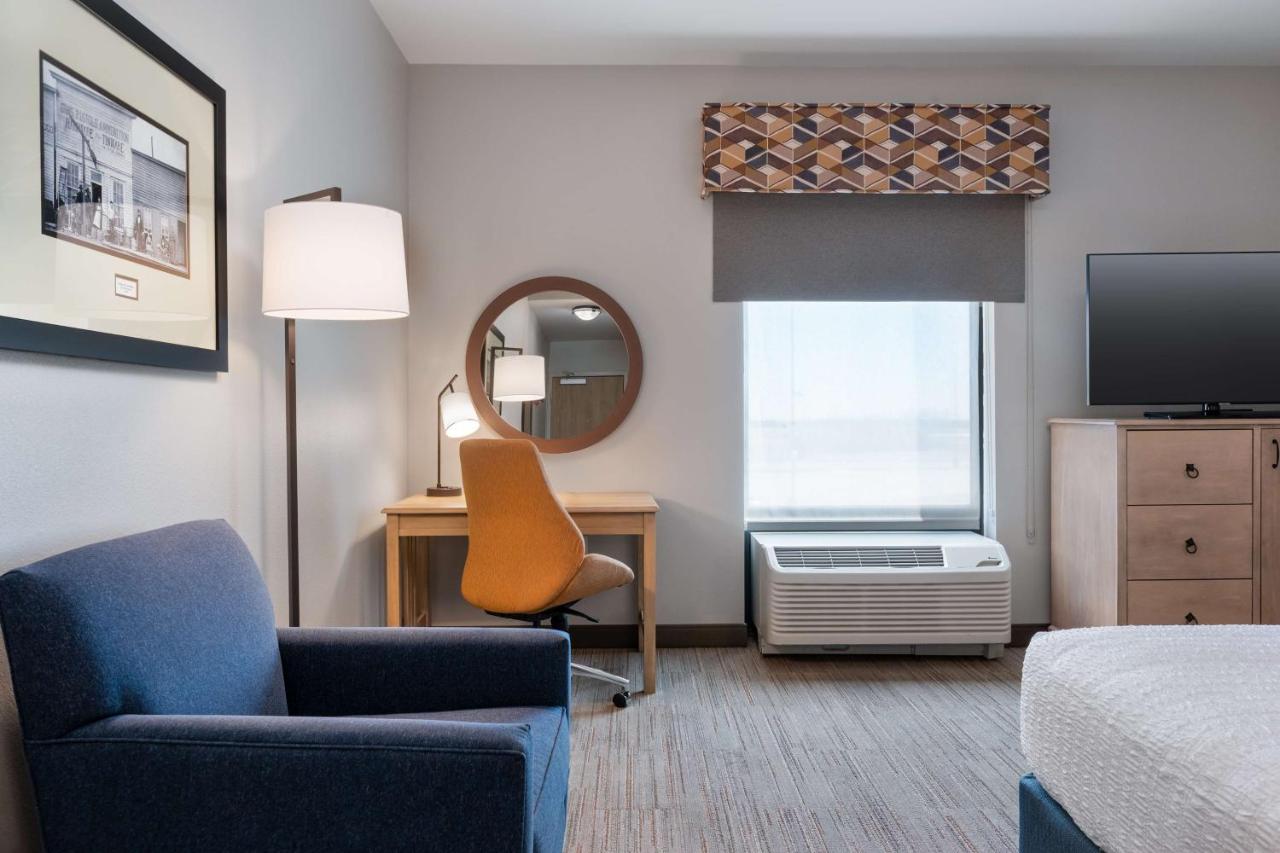 King Room - Non-Smoking at Hampton Inn & Suites Dodge City