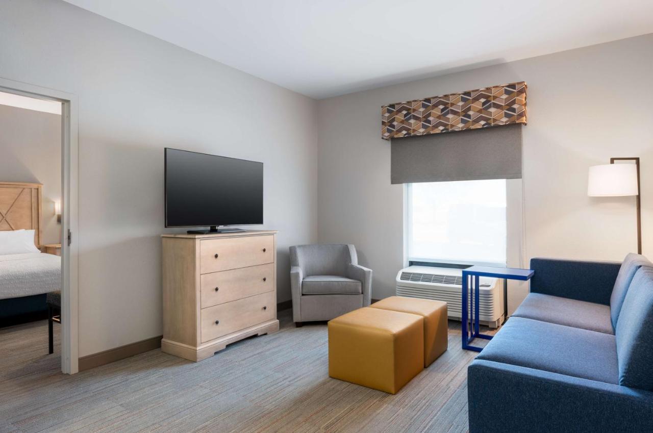 One-Bedroom Queen Suite - Non-Smoking at Hampton Inn & Suites Dodge City