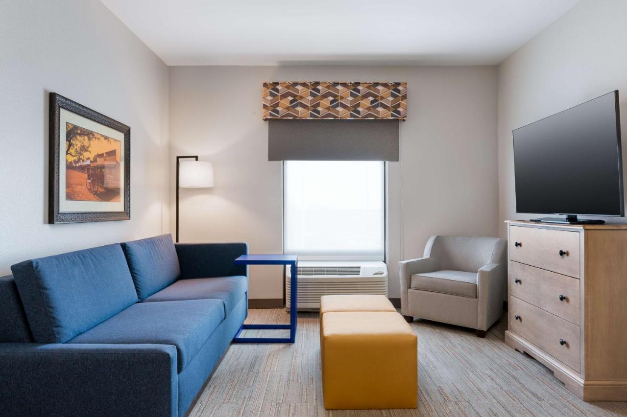 One-Bedroom Queen Suite - Non-Smoking at Hampton Inn & Suites Dodge City