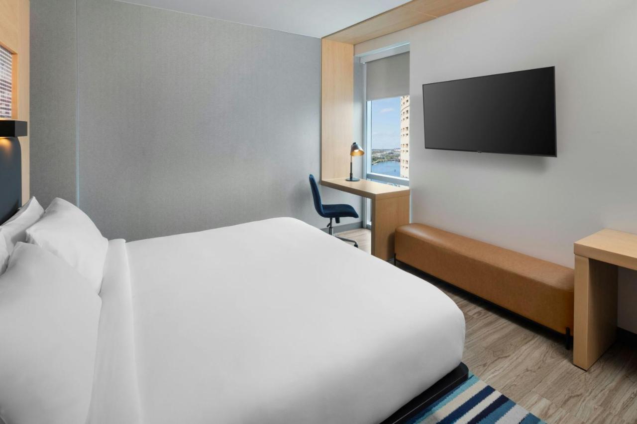 | Aloft Tampa Downtown
