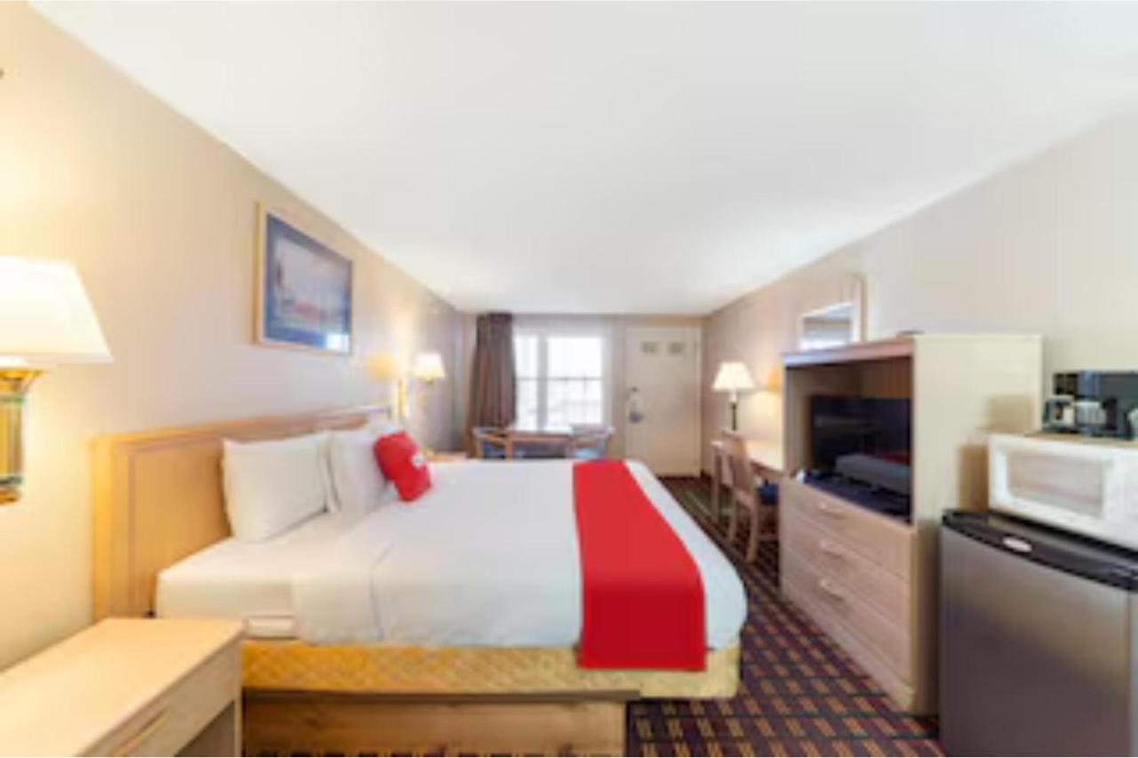 | OYO Hotel Starlite Seneca Falls