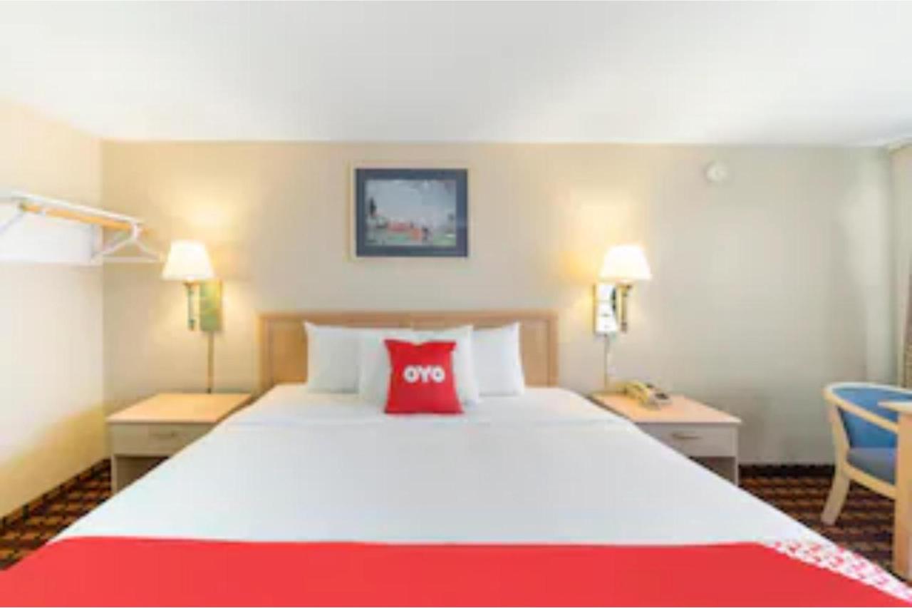 | OYO Hotel Starlite Seneca Falls