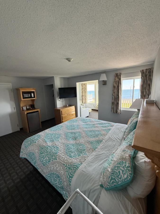 Full Ocean View 1 King Bed with Private Balcony at Atlantic House