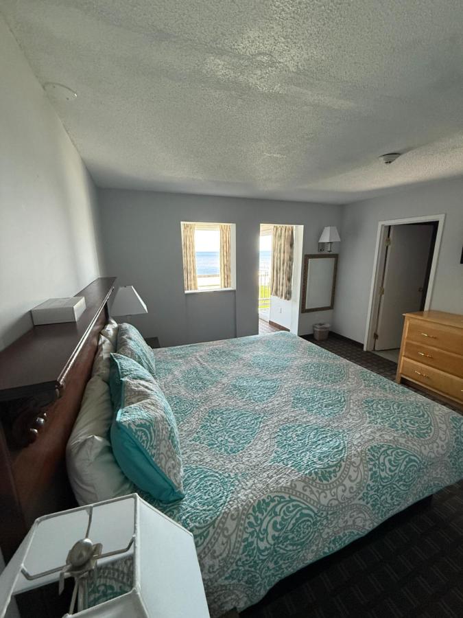 Full Ocean View 1 King Bed with Private Balcony at Atlantic House