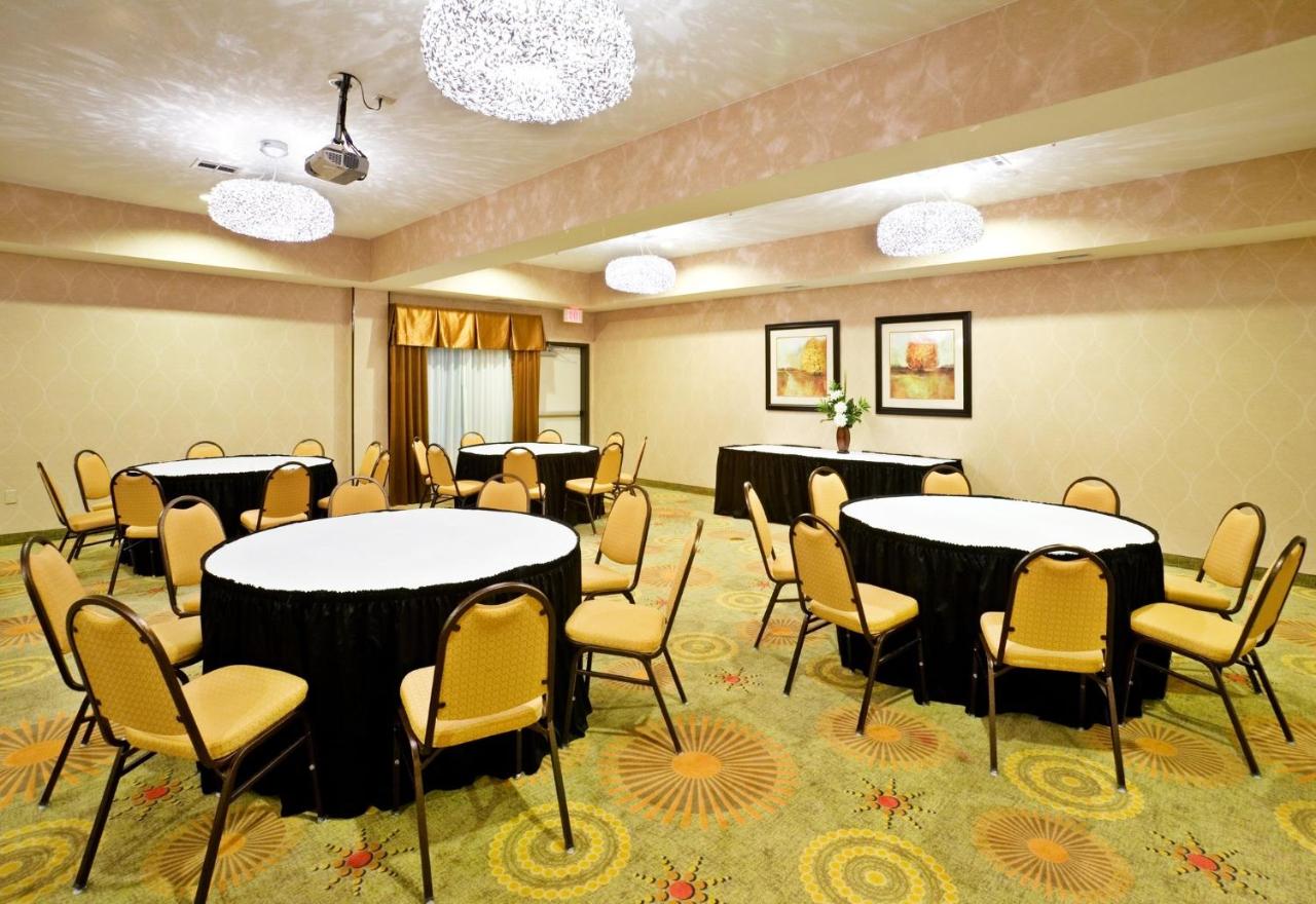 | Holiday Inn Express & Suites Dallas East - Fair Park, an IHG Hotel