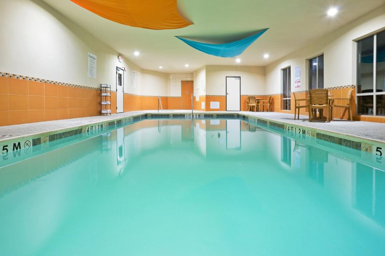 | Holiday Inn Express & Suites Dallas East - Fair Park, an IHG Hotel